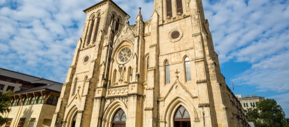 front of the san fernando cathedral during day time